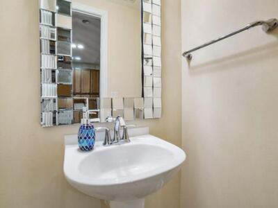 111 SW 2nd Avenue, Delray Beach, FL 33444