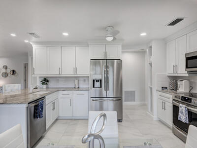 6 Lexington Lane E, Palm Beach Gardens, FL 33418