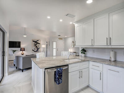 6 Lexington Lane E, Palm Beach Gardens, FL 33418