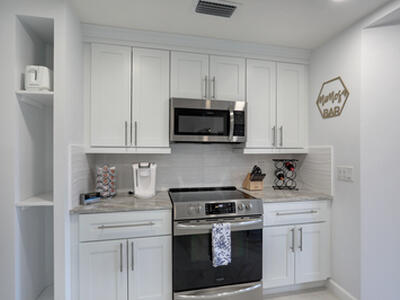 6 Lexington Lane E, Palm Beach Gardens, FL 33418