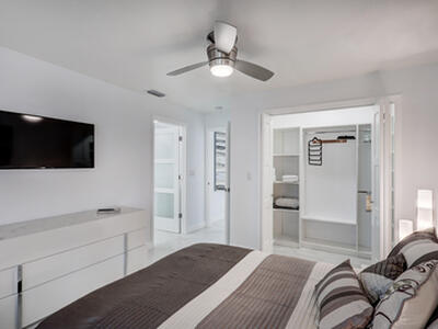 6 Lexington Lane E, Palm Beach Gardens, FL 33418