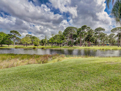 6 Lexington Lane E, Palm Beach Gardens, FL 33418