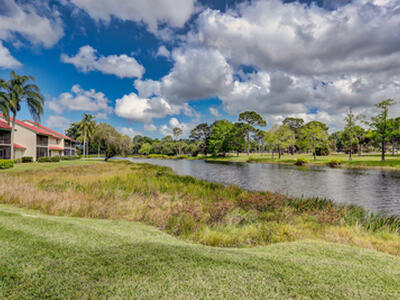 6 Lexington Lane E, Palm Beach Gardens, FL 33418