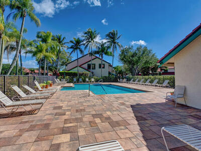 6 Lexington Lane E, Palm Beach Gardens, FL 33418