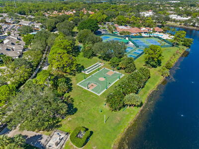 300 Hammocks Trail, Greenacres, FL 33413