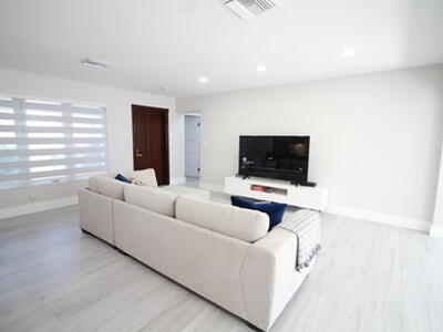 2548 SE 14th Street E, Pompano Beach, FL 33062