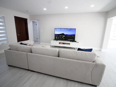 2548 SE 14th Street E, Pompano Beach, FL 33062