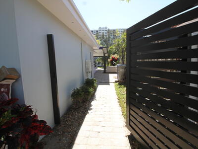 2548 SE 14th Street E, Pompano Beach, FL 33062