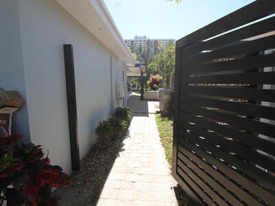 2548 SE 14th Street E, Pompano Beach, FL 33062