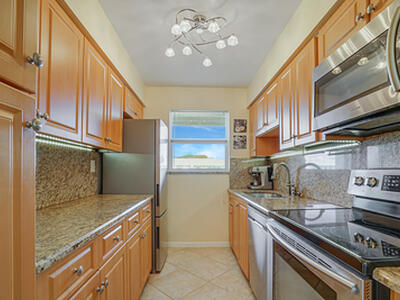 202 High Point Terrace W, Delray Beach, FL 33445