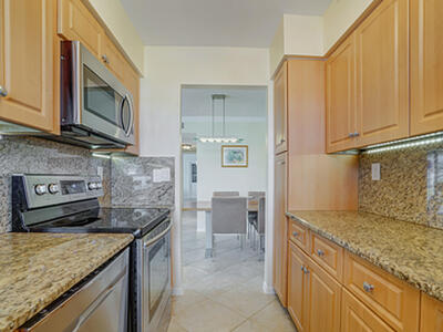 202 High Point Terrace W, Delray Beach, FL 33445