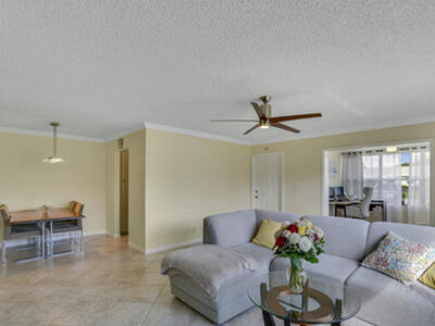 202 High Point Terrace W, Delray Beach, FL 33445