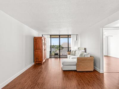 15 Royal Palm Way, Boca Raton, FL 33432