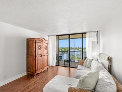 15 Royal Palm Way, Boca Raton, FL 33432