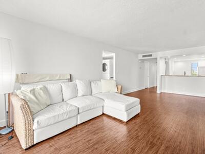 15 Royal Palm Way, Boca Raton, FL 33432