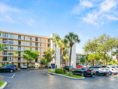 15 Royal Palm Way, Boca Raton, FL 33432