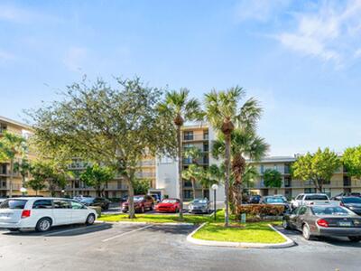 15 Royal Palm Way, Boca Raton, FL 33432