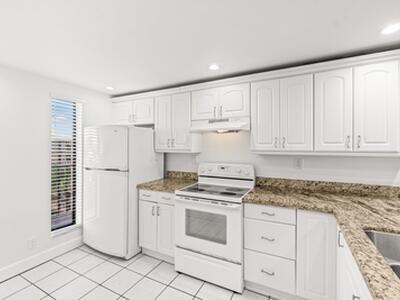 15 Royal Palm Way, Boca Raton, FL 33432