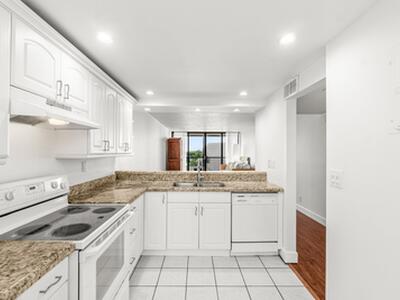 15 Royal Palm Way, Boca Raton, FL 33432