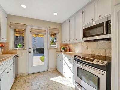 310 S Lake Drive, Lantana, FL 33462