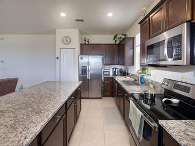 8148 NW Greenbank Circle, Port Saint Lucie, FL 34987