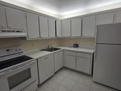 9187 Norte Lago, Boca Raton, FL 33428