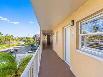 2520 NE 1st Court, Boynton Beach, FL 33435