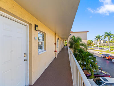 2520 NE 1st Court, Boynton Beach, FL 33435