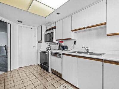 1900 Consulate Place, West Palm Beach, FL 33401