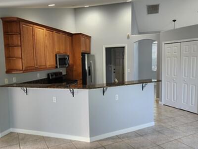 5610 NW North Crisona Circle, Port Saint Lucie, FL 34986