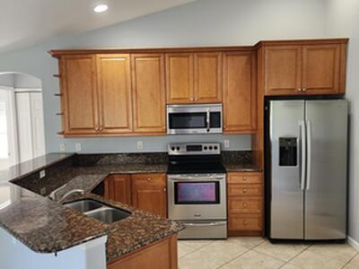 5610 NW North Crisona Circle, Port Saint Lucie, FL 34986