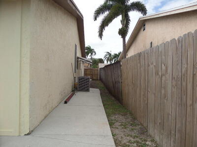 8618 Crater Terrace, West Palm Beach, FL 33403