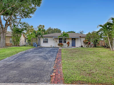 9596 Richmond Circle, Boca Raton, FL 33434