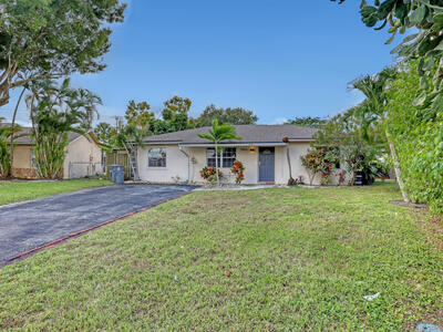 9596 Richmond Circle, Boca Raton, FL 33434