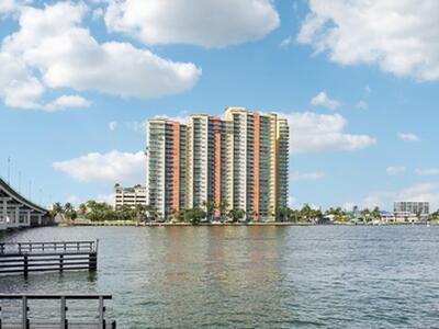 2640 Lake Shore Drive, Riviera Beach, FL 33404