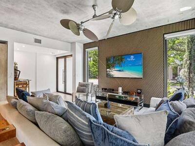 925 NE 6th Street, Fort Lauderdale, FL 33304