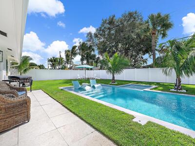 8 Windsor Road W, Jupiter, FL 33469