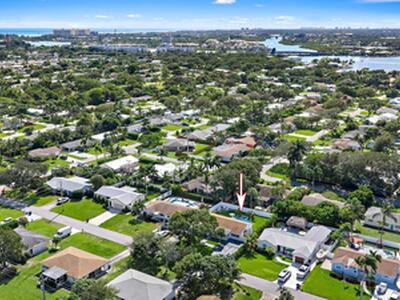 8 Windsor Road W, Jupiter, FL 33469