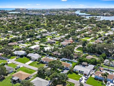 8 Windsor Road W, Jupiter, FL 33469