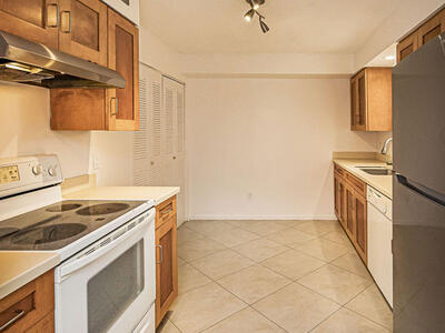 1915 Lavers Circle, Delray Beach, FL 33444