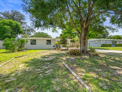 2213 2nd Street SW, Vero Beach, FL 32962