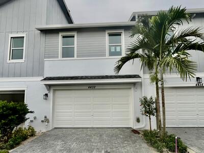 4432 Longwood Lake Square