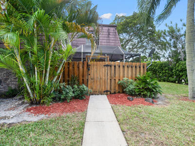 7690 Courtyard Run W, Boca Raton, FL 33433