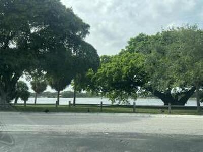 2020 Lake Osborne Drive, Lake Worth, FL 33461