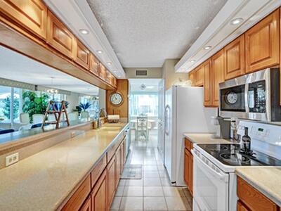 107 Half Moon Circle, Hypoluxo, FL 33462