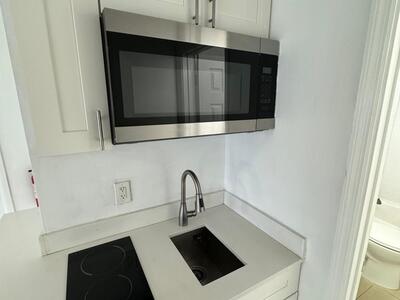 512 SW 2nd Street, Hallandale Beach, FL 33009