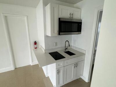 512 SW 2nd Street, Hallandale Beach, FL 33009