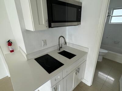 512 SW 2nd Street, Hallandale Beach, FL 33009