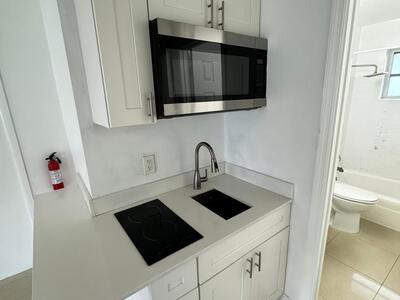 512 SW 2nd Street, Hallandale Beach, FL 33009