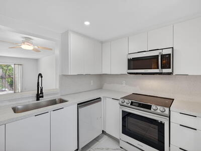 14375 Strathmore Lane, Delray Beach, FL 33446